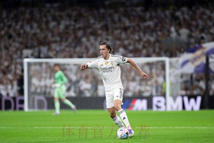 马卡:皇马担忧判罚问题 认为裁判有意提高比赛难度 马卡:皇马担忧判罚问题 认为裁判有意提高比赛难度